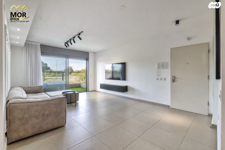 דירה, נאות שמיר, יבנה