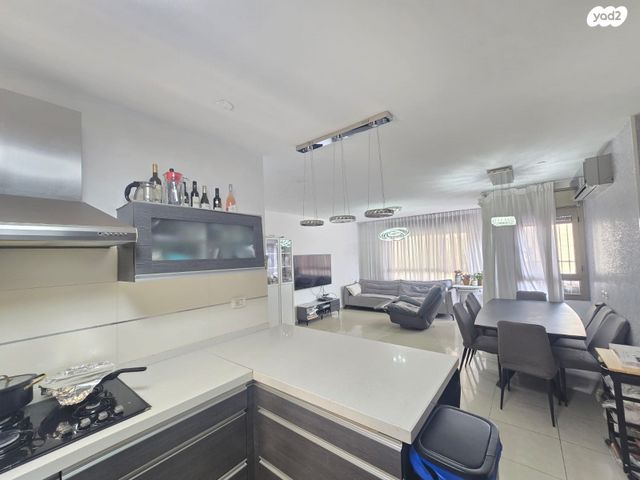 דירה, אליהו קורן, חומת שמואל, הר חומה, ירושלים