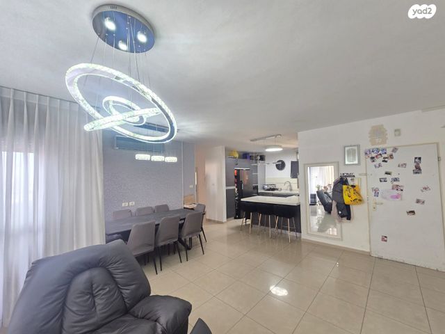 דירה, אליהו קורן, חומת שמואל, הר חומה, ירושלים