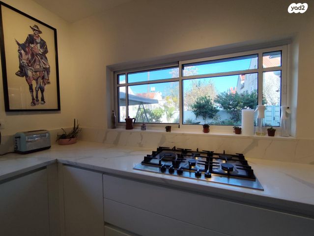 דירת גן, אלון, קרני שומרון