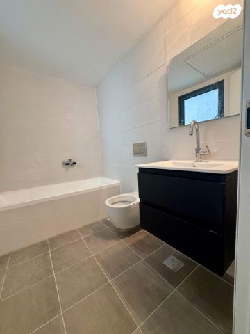 דירה, אמנון ליפקין שחק, נוף הטיילת, נתניה