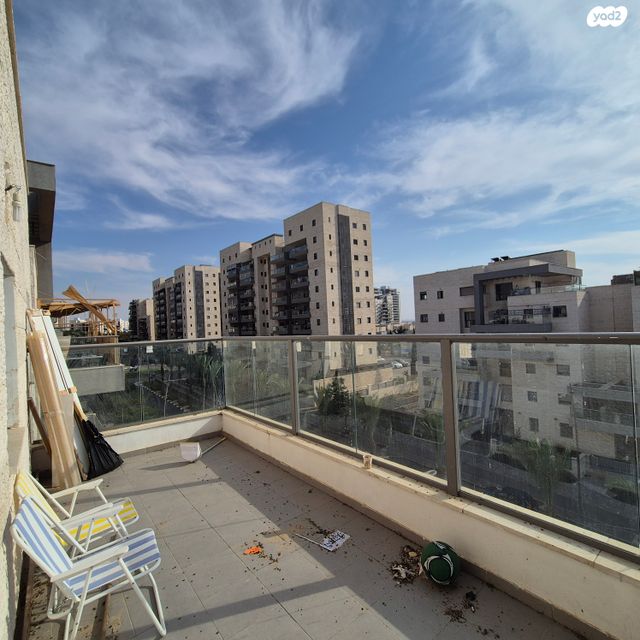 דירה, נצר חזני, נתיבות מערב, נתיבות