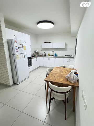 דירה, אלה, החורש, נתיבות