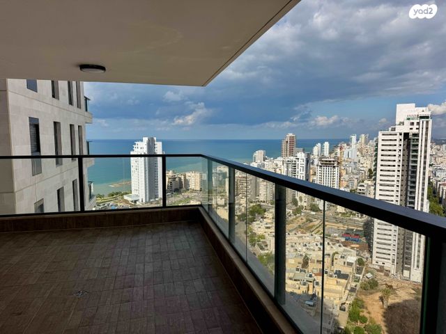 אמנון ליפקין שחק 