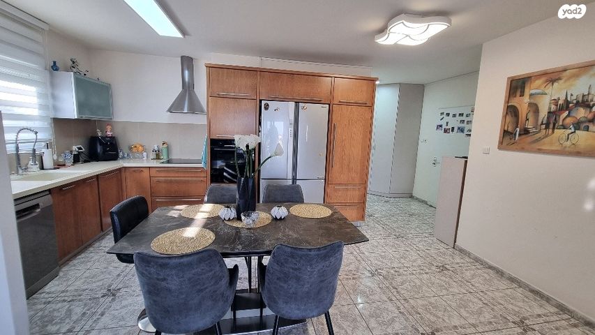 דירה, גבעת אלונים, יקנעם עילית