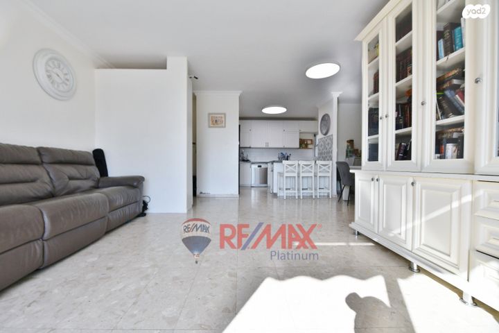 דירה, הנשיא, גבעת שמואל