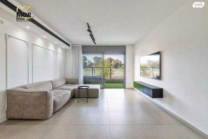 דירה, נאות שמיר, יבנה