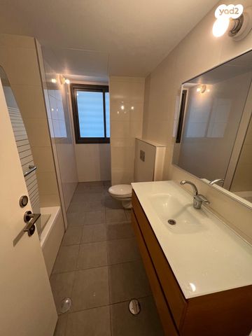 דירה, ישראל טייבר, גבעת הרמבם, גבעתיים