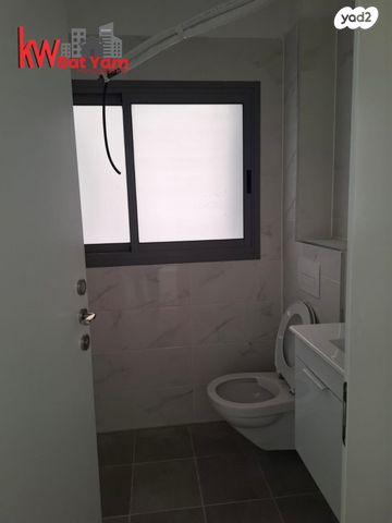 דירה, הרב קוקיס, עצמאות יוספטל, בת ים