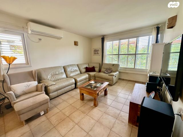 גג/ פנטהאוז, טרומפלדור, פועלים ד, כפר סבא