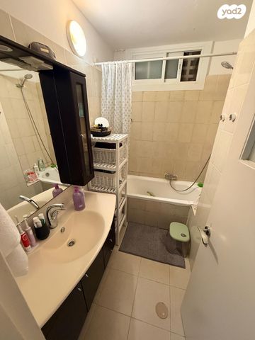 דירה, רחבעם זאבי, גרין ועם, חולון