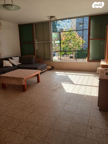 דירה, הרצליה