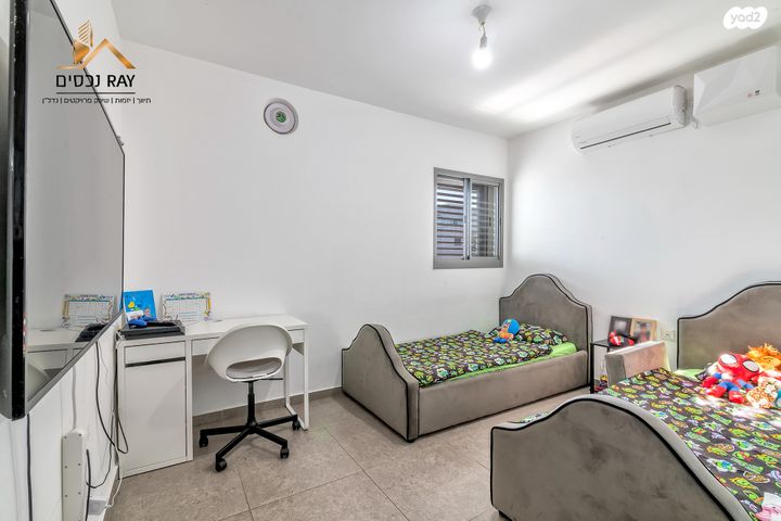 דירה, נעמי שמר, נאות שמיר, יבנה