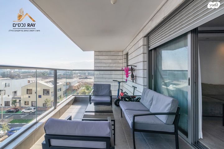 דירה, נעמי שמר, נאות שמיר, יבנה