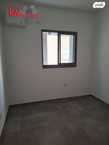 דירה, הרב קוקיס, עצמאות יוספטל, בת ים