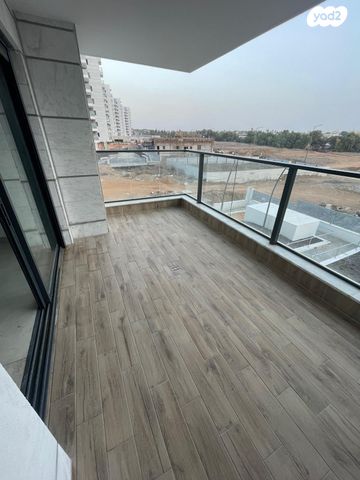 דירה, יצחק שמיר, נתיבות