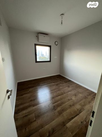 דירה, ישראל טייבר, גבעת הרמבם, גבעתיים