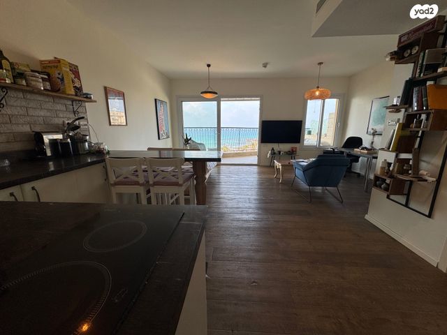 דירה, שדרות מנחם בגין, גבעת אולגה, חדרה