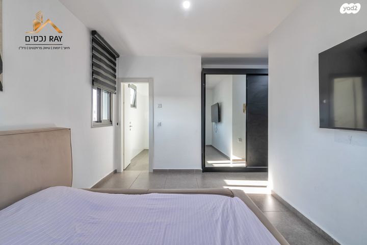 דירה, נעמי שמר, נאות שמיר, יבנה