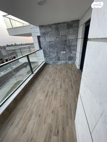 דירה, יצחק שמיר, נתיבות