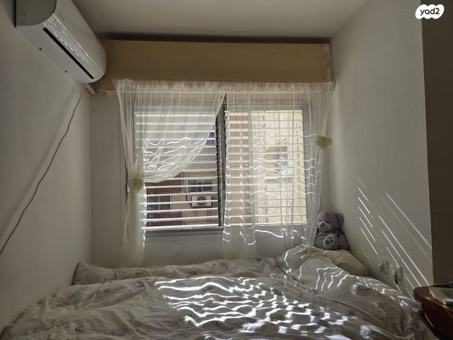 דירה, אפק, נעורים, ערד