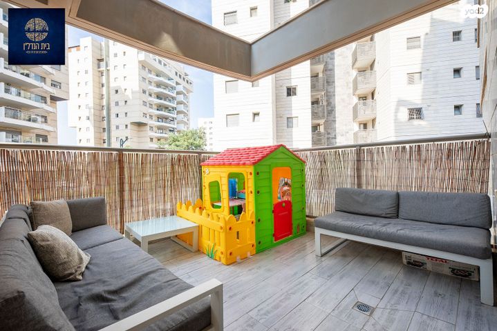 דירה, חתני פרס ישראל, באר יעקב