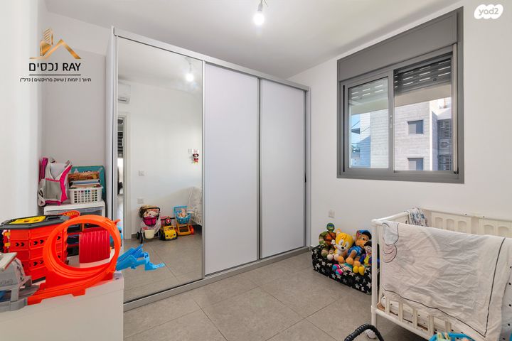 דירה, נעמי שמר, נאות שמיר, יבנה