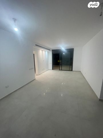 דירה, יצחק שמיר, נתיבות