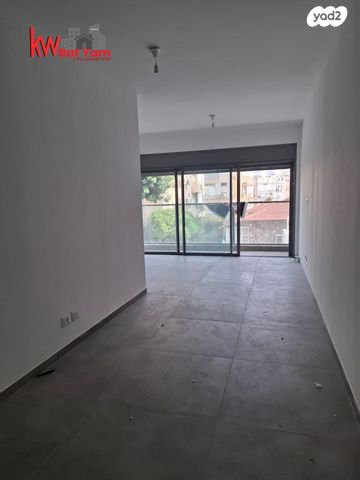 דירה, הרב קוקיס, עצמאות יוספטל, בת ים