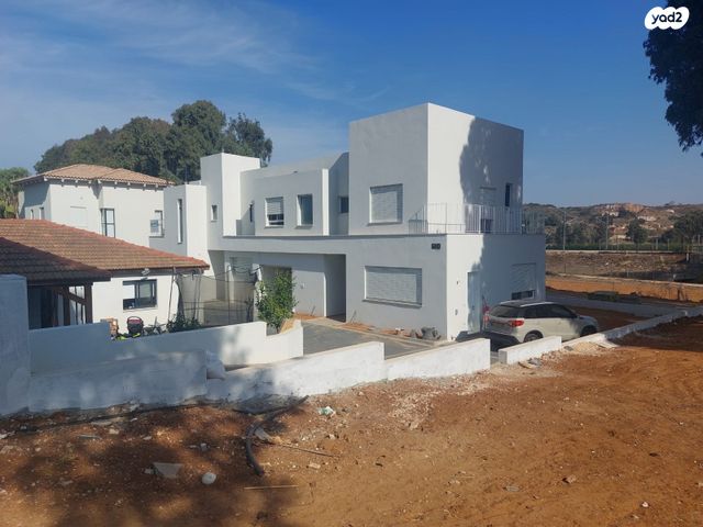 דו משפחתי, בנימינה גבעת עדה