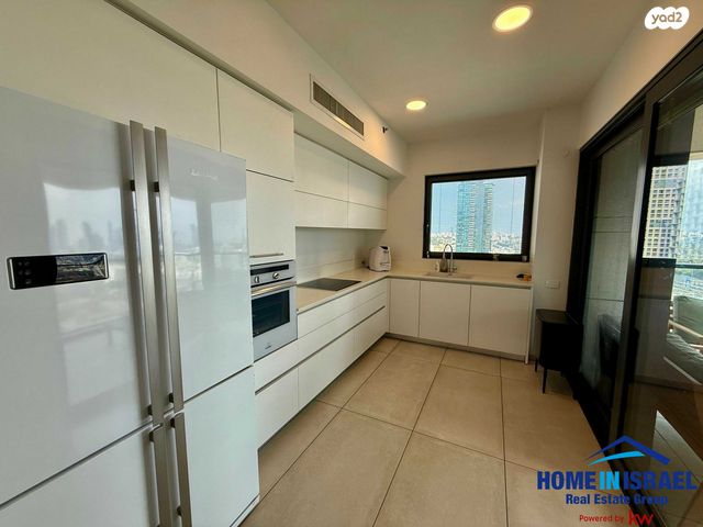 דירה, ניסים אלוני, צמרות איילון, פארק צמרת, תל אביב יפו