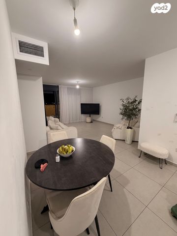 דירה, יצחק שמיר, מורשת, מודיעין מכבים רעות