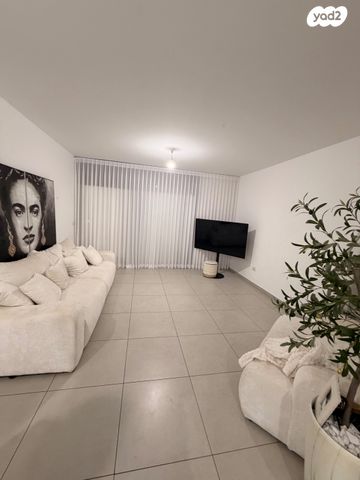 דירה, יצחק שמיר, מורשת, מודיעין מכבים רעות