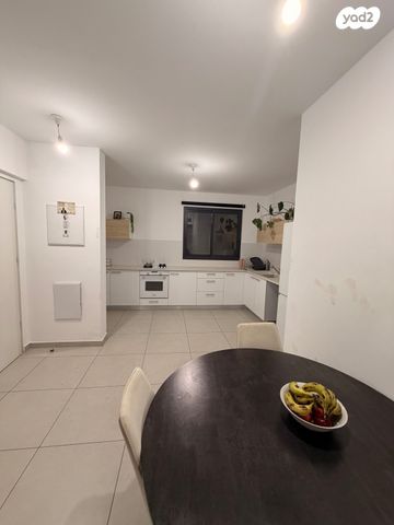 דירה, יצחק שמיר, מורשת, מודיעין מכבים רעות