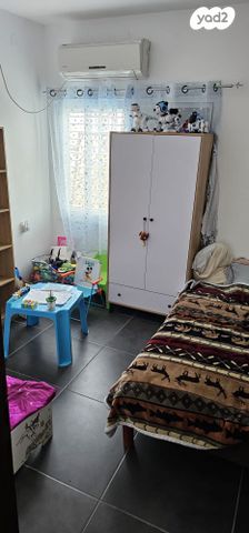 דירה, הרימון, מנחם בגין, עכו