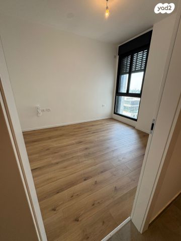 דירה, ראול ולנברג 33, רמת החייל, תל אביב יפו