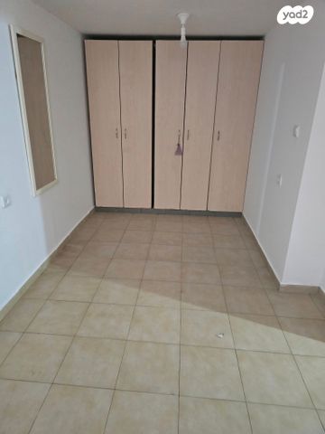 יחידת דיור, אביב, ראש העין