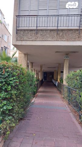 דירה, פרלשטיין 9, לב העיר, בת ים