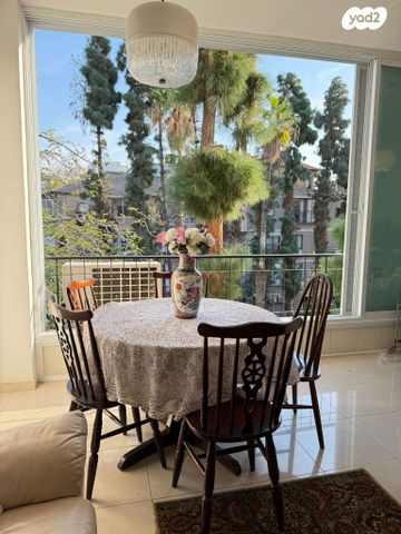 דירה, שדרות יצחק גרשטנקורן, הפועל המזרחי ד', שיכון ד', בני ברק