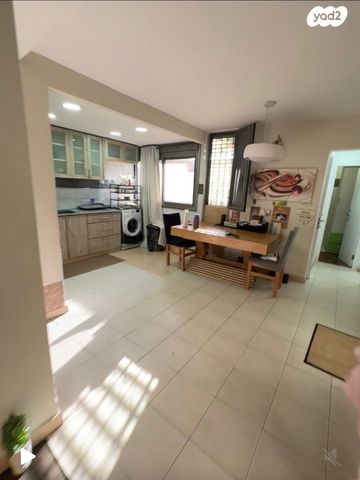 דירה, המייסדים 1, שאר העיר, קרית עקרון