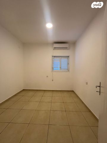 דירה, מטולה 13, נווה רם, שיכון מזרחי, רמת גן