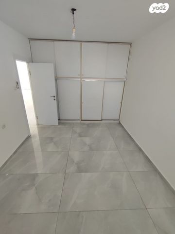 גג/ פנטהאוז, נחל קידרון 10, רובע י"א, אשדוד