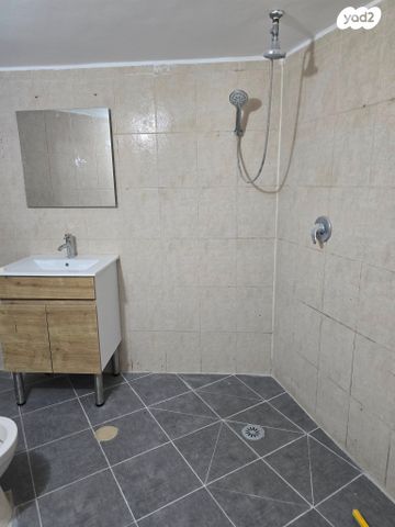 יחידת דיור, אביב, ראש העין