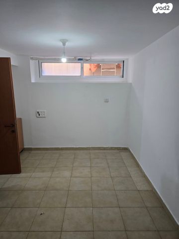 יחידת דיור, אביב, ראש העין