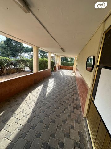 דירה, המייסדים 1, שאר העיר, קרית עקרון