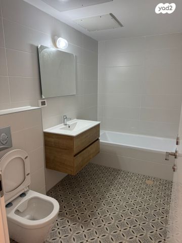 דירה, ראול ולנברג 33, רמת החייל, תל אביב יפו