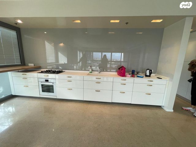 ניסים אלוני 16