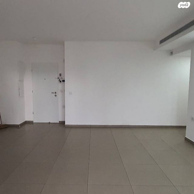 דירה, חיים חפר, הרקפות, ראשון לציון