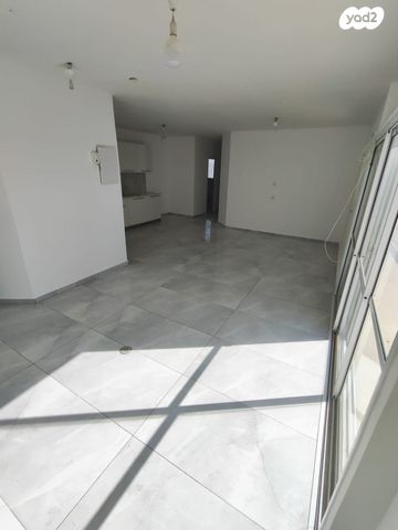 גג/ פנטהאוז, נחל קידרון 10, רובע י"א, אשדוד