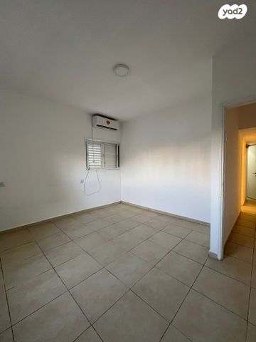 דירה, מטולה 13, נווה רם, שיכון מזרחי, רמת גן